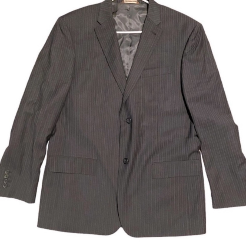 Perry Ellis men’s charcoal pin striped sports coat / jacket. Size 44R